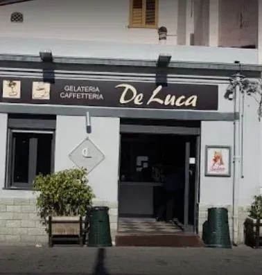 Bar De Luca Messina: Gelateria, Granite e Aperitivi a Briga Marina