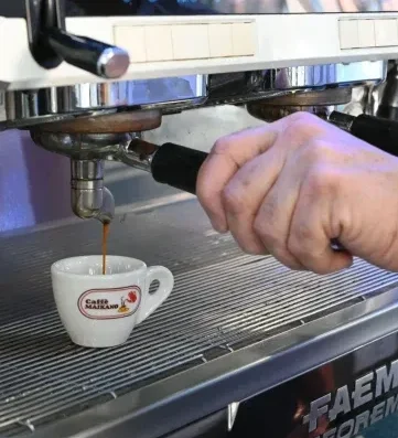 Sweet Cream: Pasticceria Artigianale a Rometta tra Dolci e Gelateria