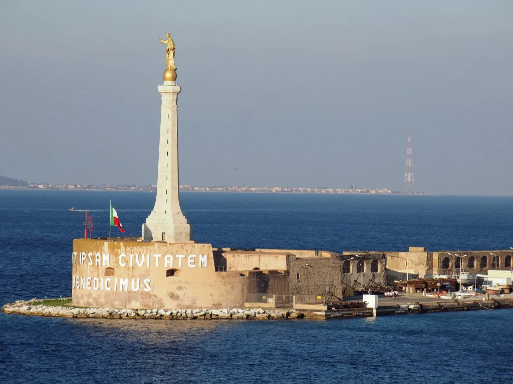 Madonnina del Porto di Messina: la Stele della Madonna della Lettera