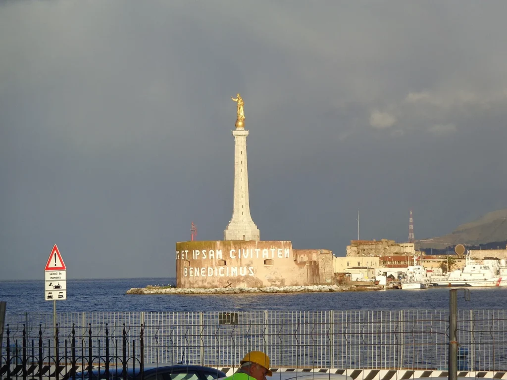 Madonnina del Porto di Messina: la Stele della Madonna della Lettera