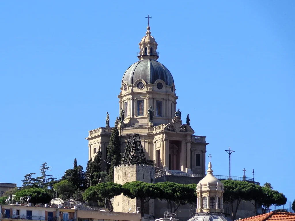 Tempio di Cristo Re a Messina: il Sacrario con Vista sullo Stretto
