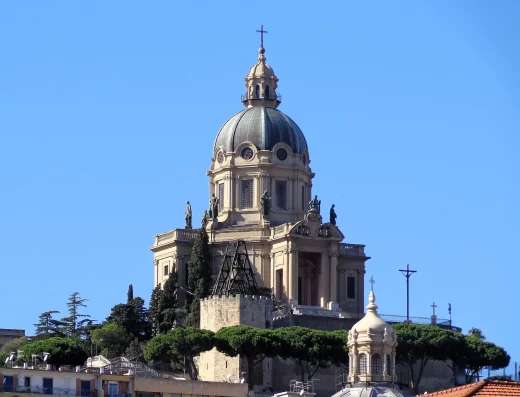 Tempio di Cristo Re a Messina: il Sacrario con Vista sullo Stretto