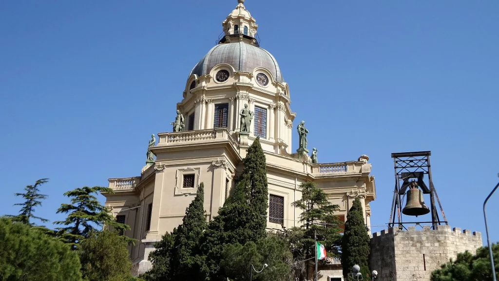 Tempio di Cristo Re a Messina: il Sacrario con Vista sullo Stretto