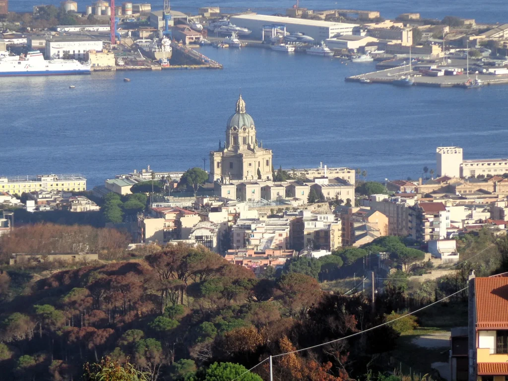 Tempio di Cristo Re a Messina: il Sacrario con Vista sullo Stretto