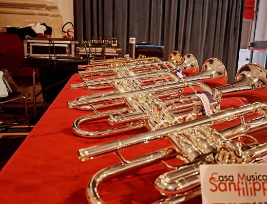 Casa Musicale Sanfilippo Messina: Strumenti Musicali, Chitarre, Fiati e Pianoforti