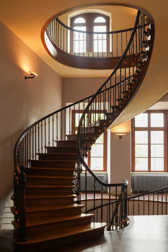 Linea Scale Venetico: Scale su Misura in Legno, Vetro e a Chiocciola