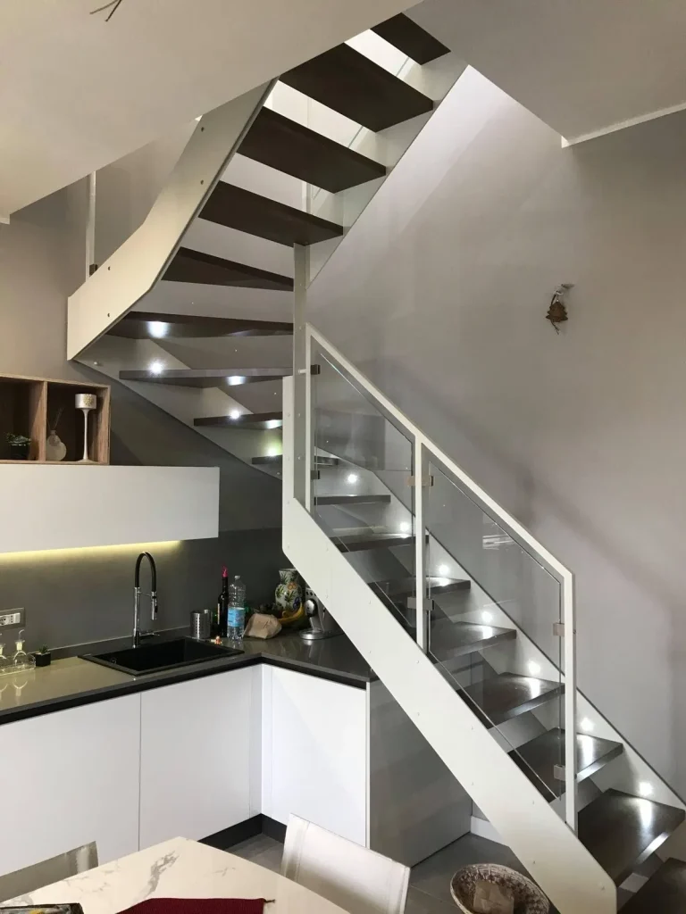 Linea Scale Venetico: Scale su Misura in Legno, Vetro e a Chiocciola