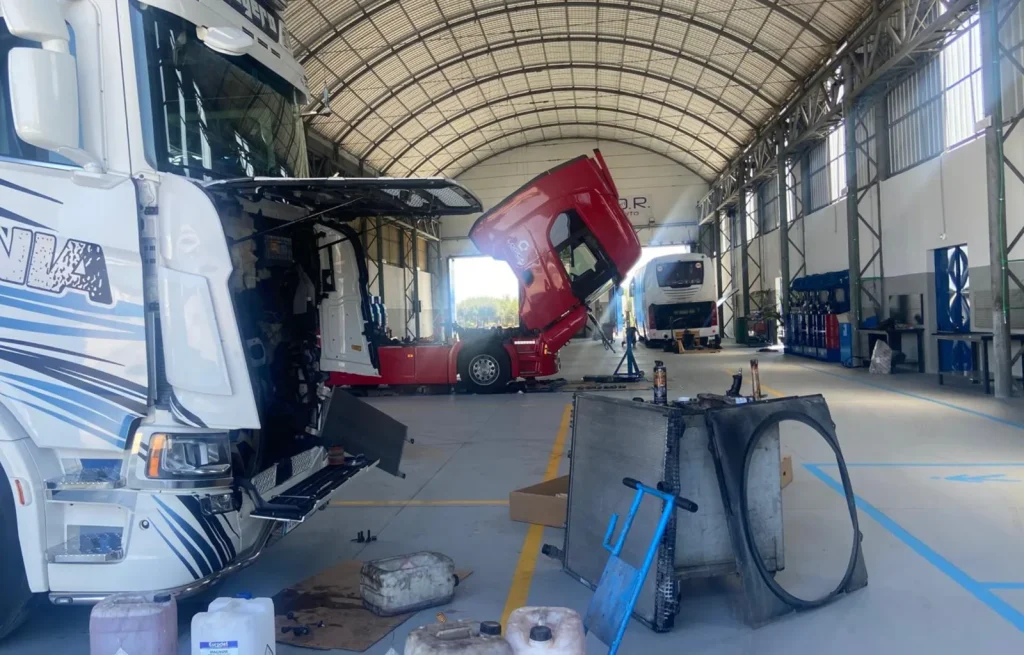 Officina Intalbor Milazzo: Diagnosi e Riparazione Mezzi Pesanti e Commerciali