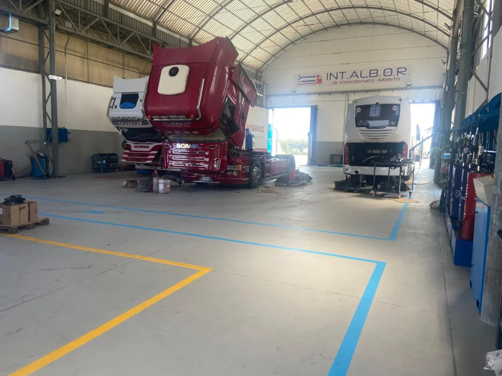 Officina Intalbor Milazzo: Diagnosi e Riparazione Mezzi Pesanti e Commerciali