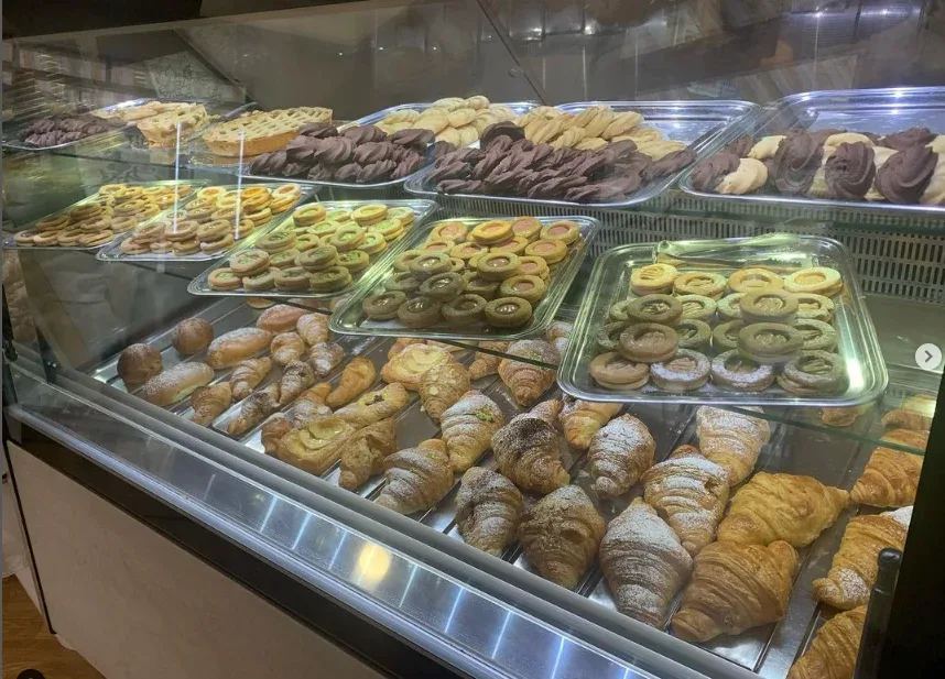 Pasticceria Le Millevoglie Monforte Marina: Dolci, Granite e Aperitivi