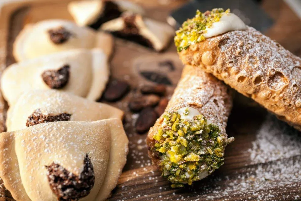 Pasticceria Le Millevoglie Monforte Marina: Dolci, Granite e Aperitivi