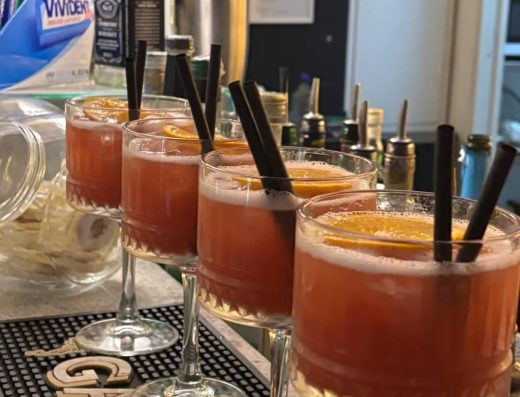 The Frum 61 Messina: Cocktail Bar con Aperitivi e Musica dal Vivo