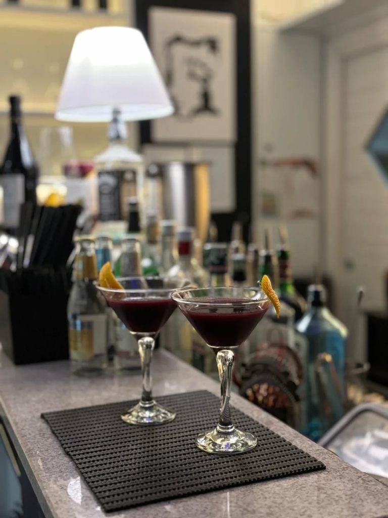 The Frum 61 Messina: Cocktail Bar con Aperitivi e Musica dal Vivo